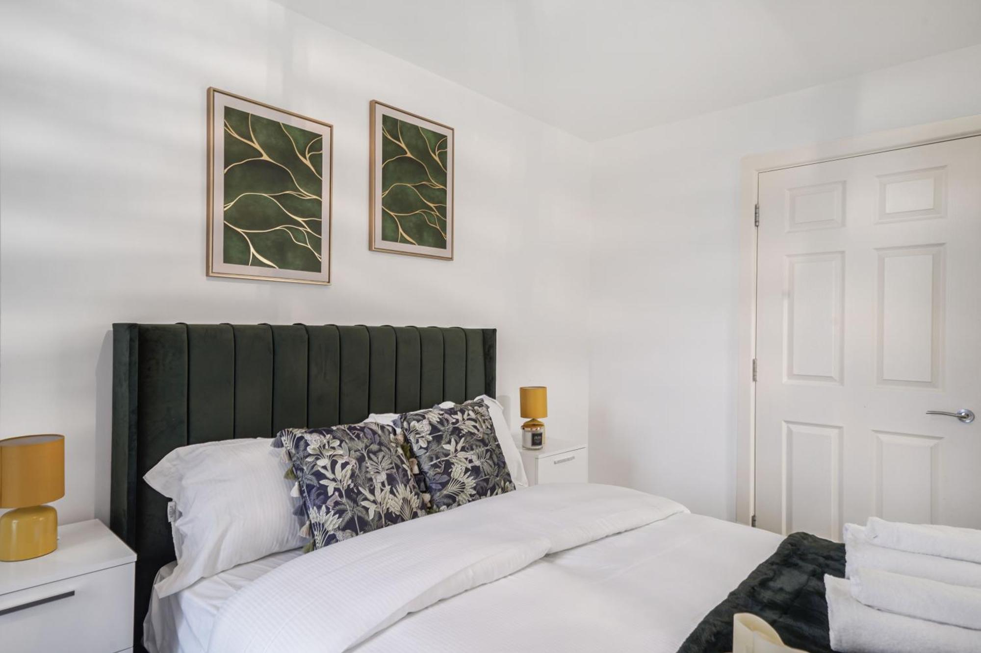 Modern Apartments With Free Parking Near Heathrow Colnbrook Экстерьер фото