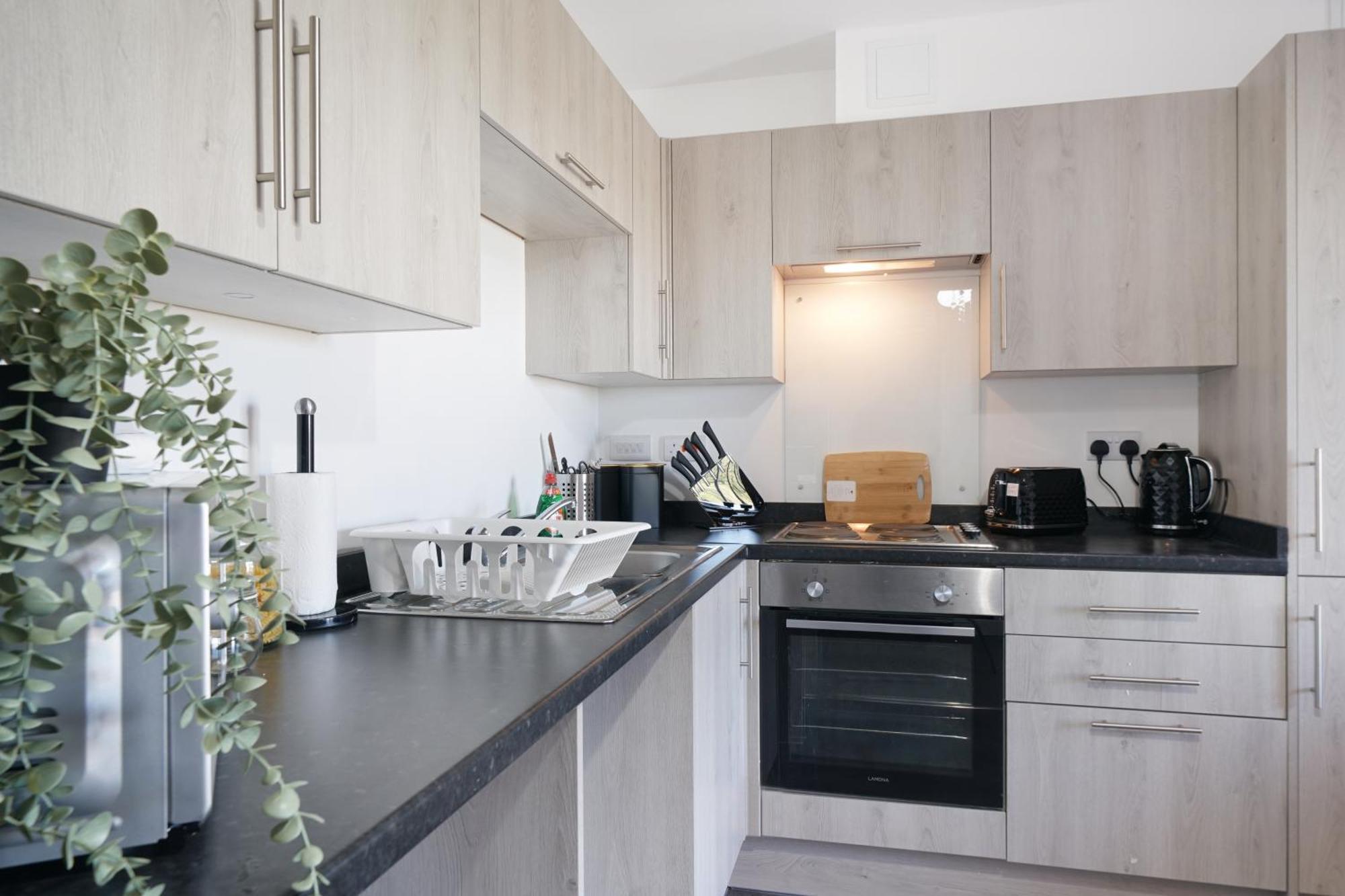 Modern Apartments With Free Parking Near Heathrow Colnbrook Экстерьер фото