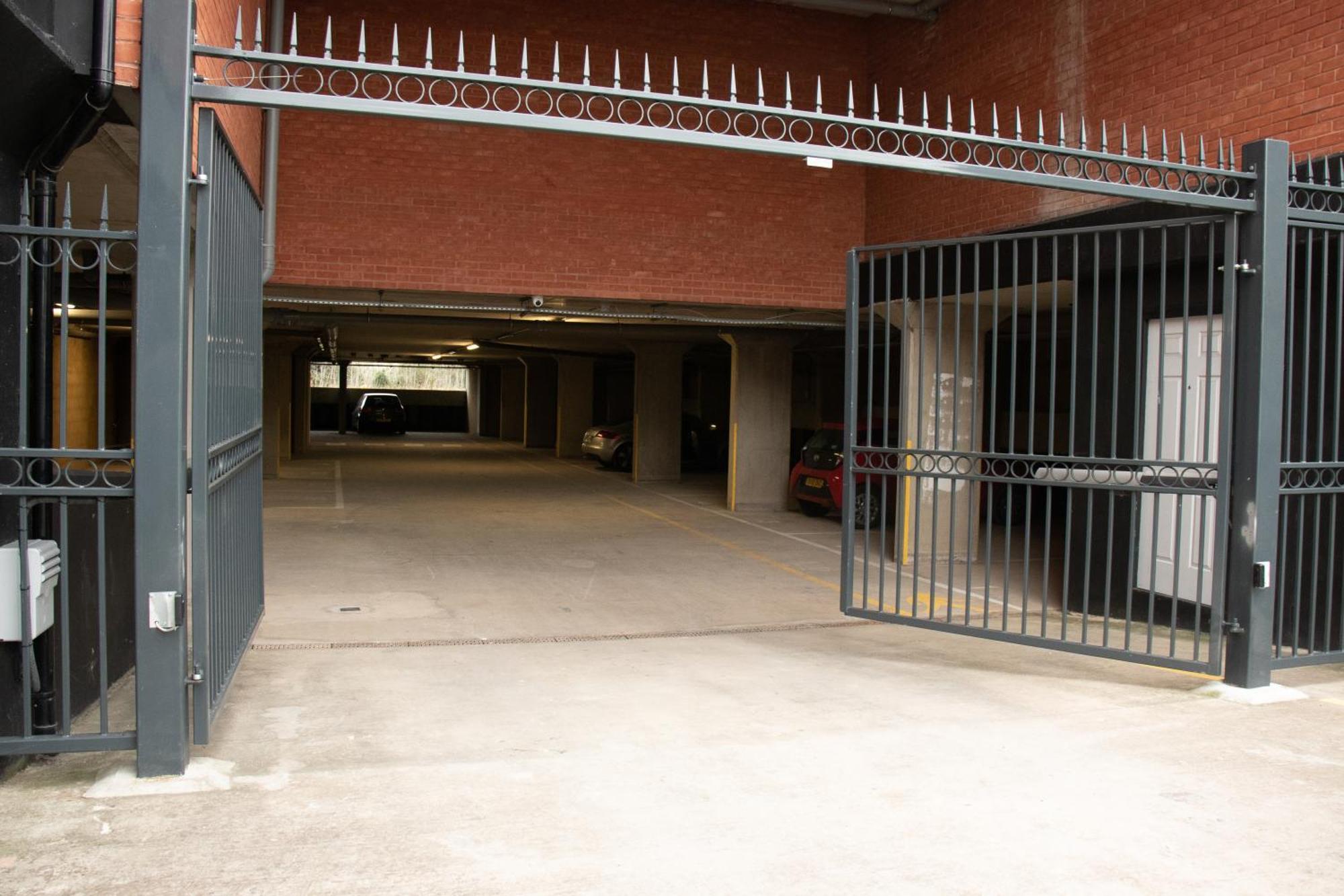 Modern Apartments With Free Parking Near Heathrow Colnbrook Экстерьер фото